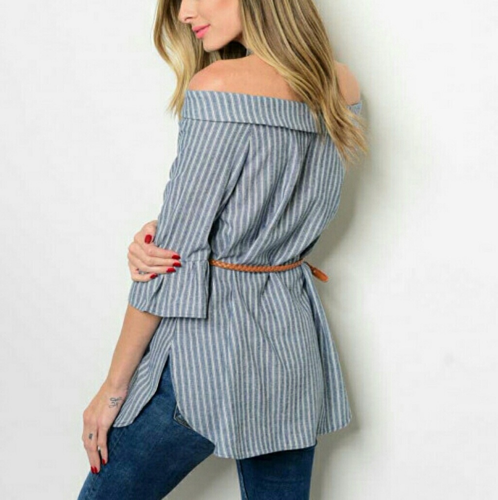 SALE! Off the shoulder top . - Picture 2 of 4