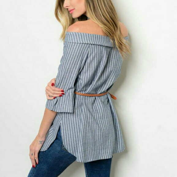 SALE! Off the shoulder top . - Picture 2 of 4