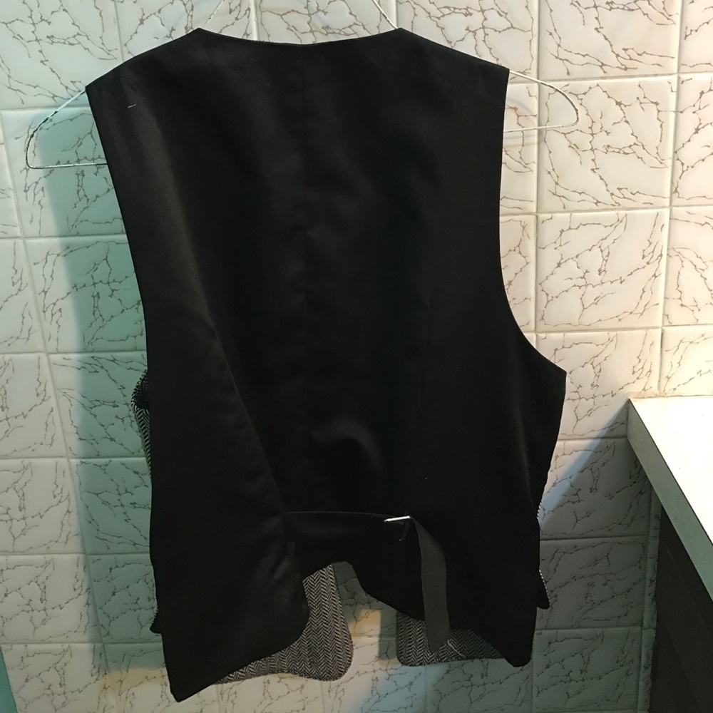 Patterned Vest - Picture 2 of 3