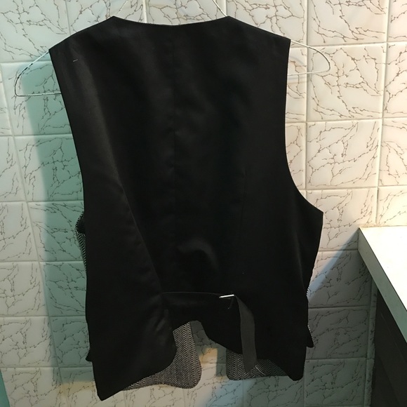 Patterned Vest - Picture 2 of 3