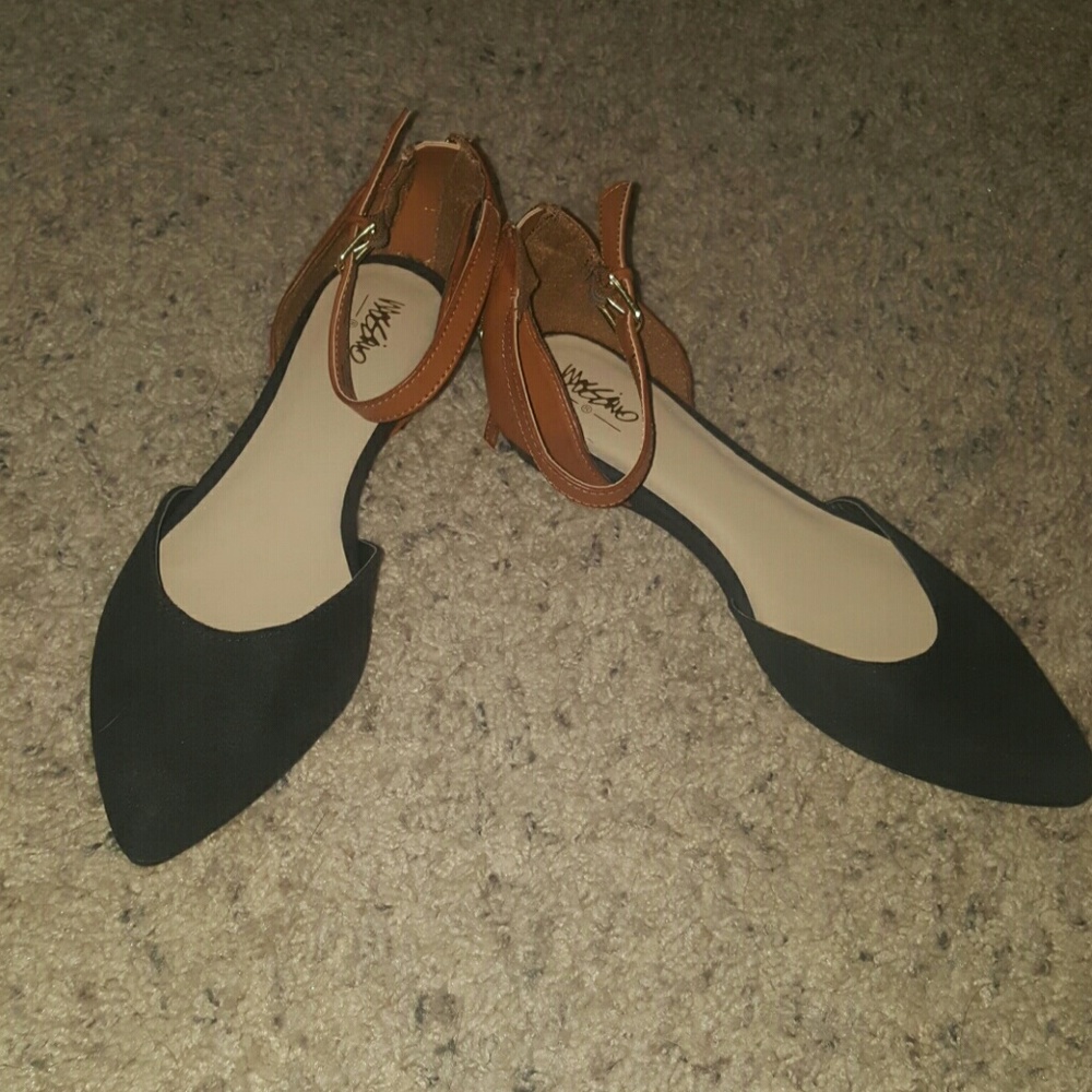 NWOT Mossimo Dorsay shoes Black and Tan Sz 8