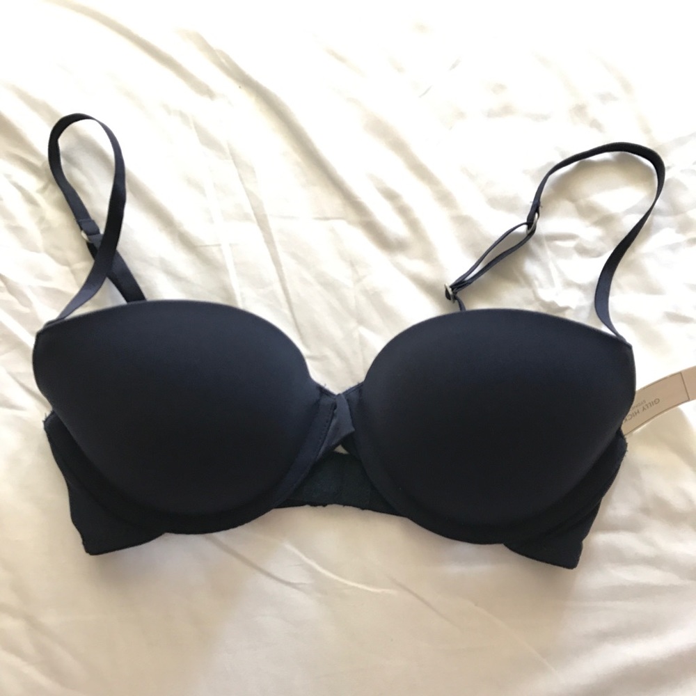 Gilly Hicks bra
