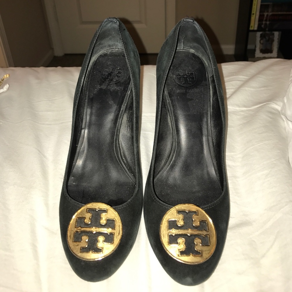 Tory Butch suede pumps