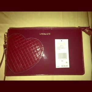 Austentic Michael Kors Wristlet Lg