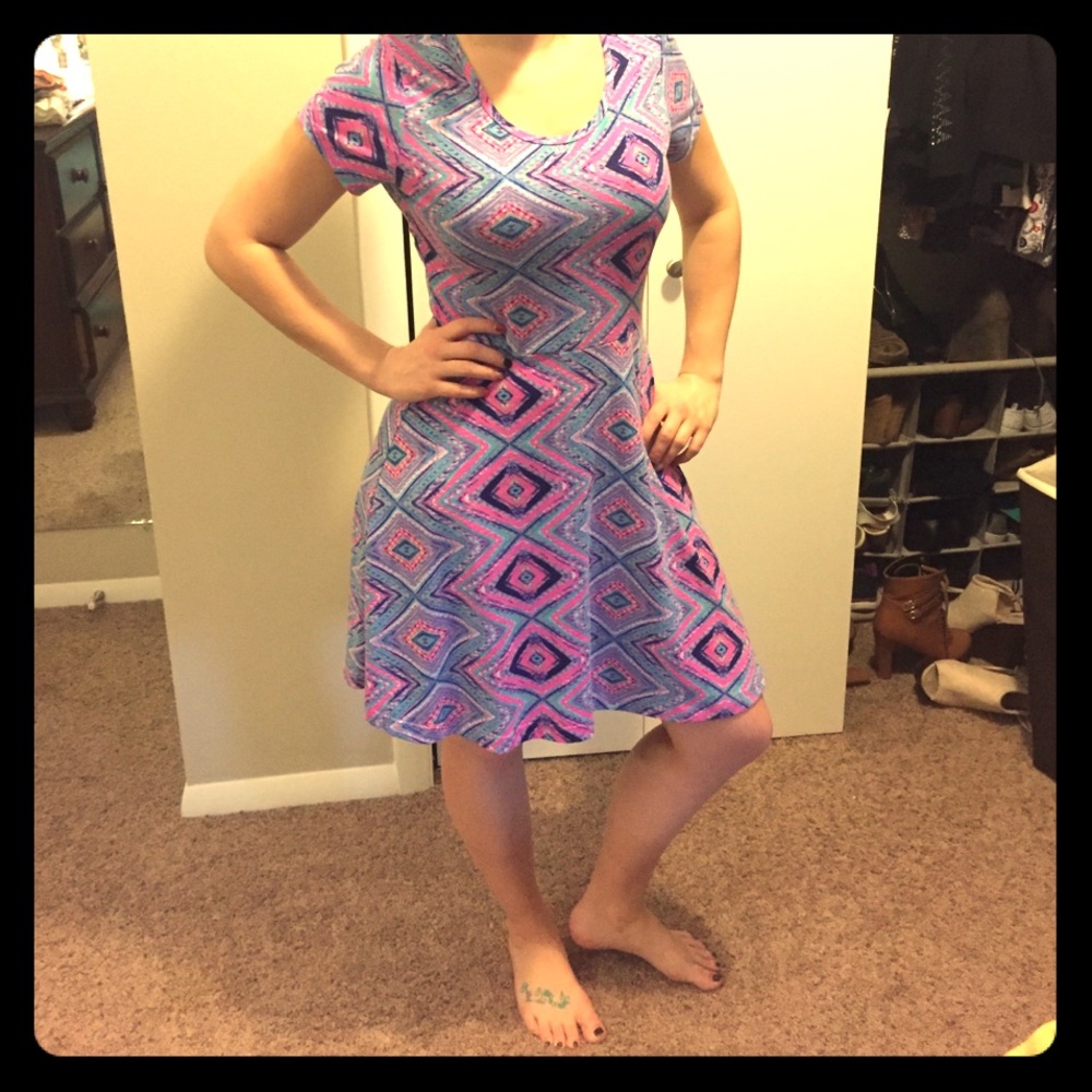 🚫SOLD🚫 T shirt dress with cutout back.