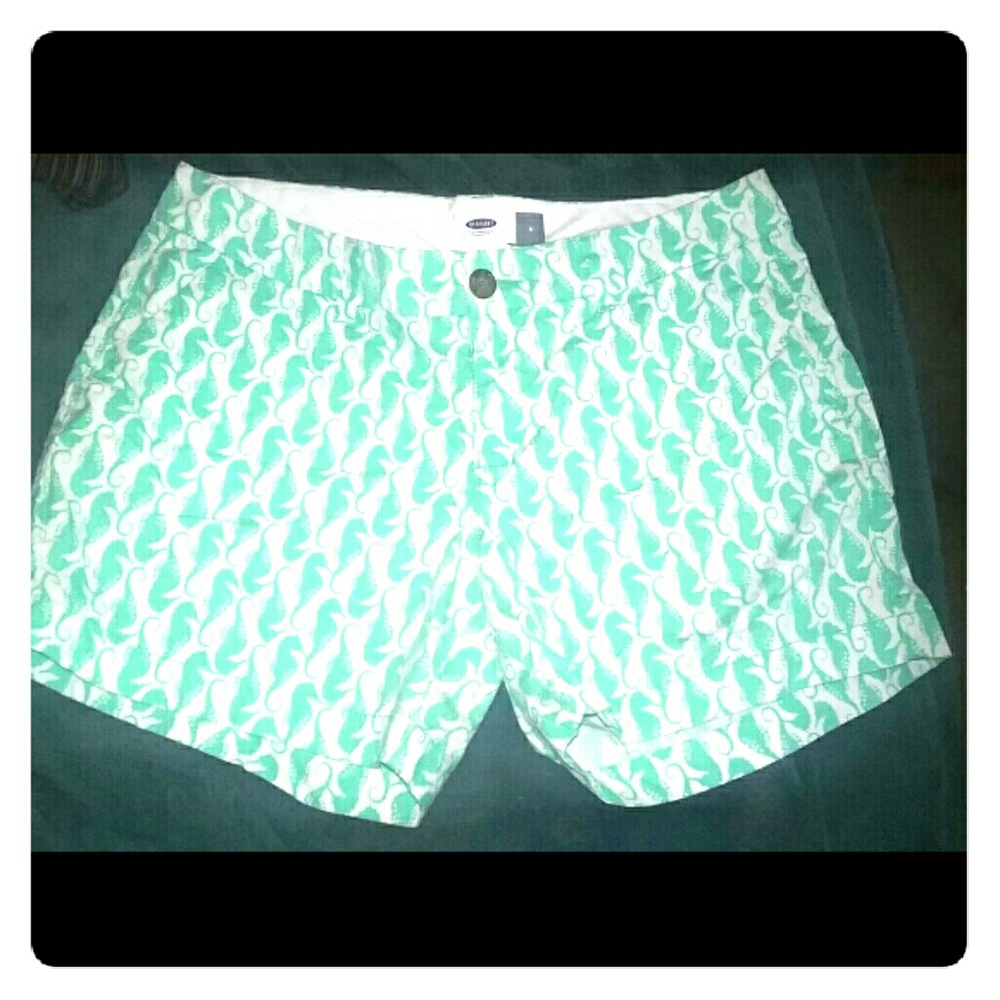 Seahorse patterned shorts