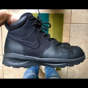 Boys' Nike Manoa Leather Textile Boots