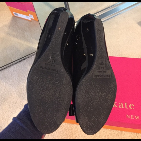 Kate Spade Tenor Black Patent Peep Toe Wedges 6M - Picture 2 of 8