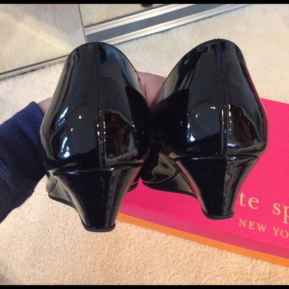 Kate Spade Tenor Black Patent Peep Toe Wedges 6M - Picture 3 of 8