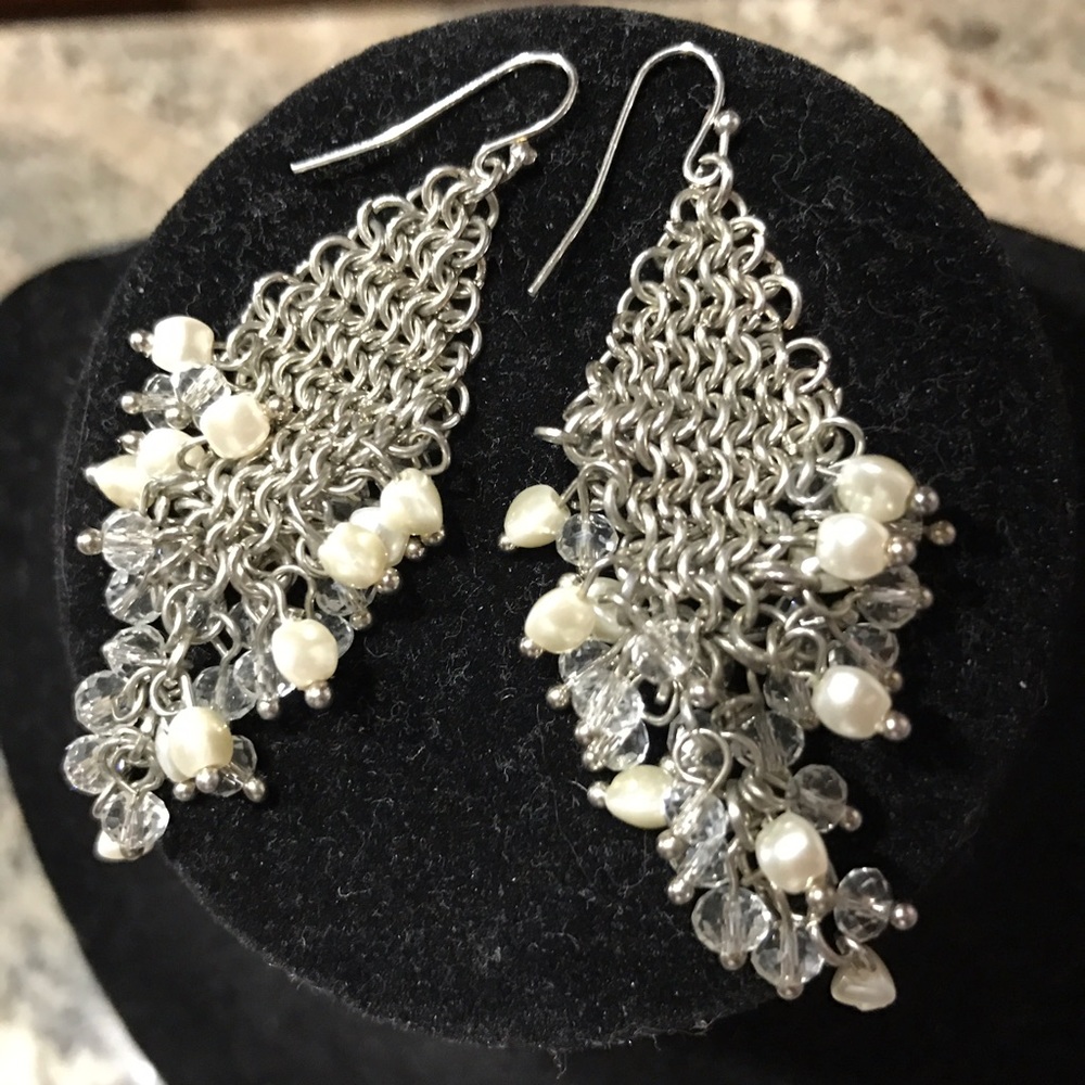Dangle mesh silver tone crystal pearl earrings