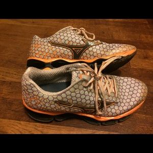 Women's Mizuno Wave Prophecy 3 size 9 running shoe