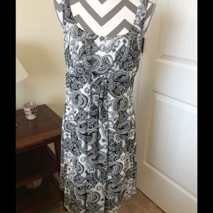 Black and white sleeveless dress