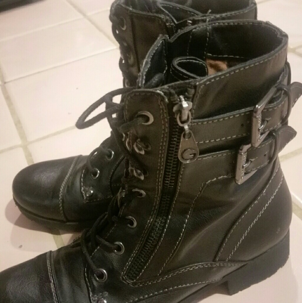 Guess boots
