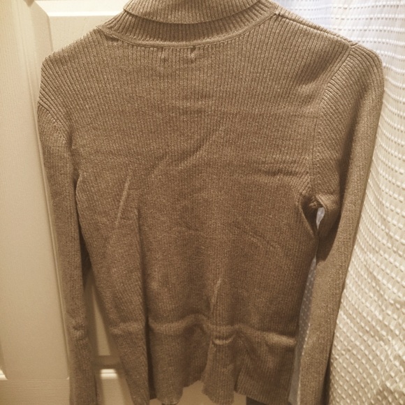 Turtle Neck - Picture 2 of 2