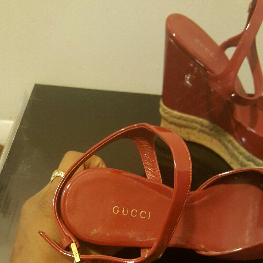 Authentic Gucci "Hollie"