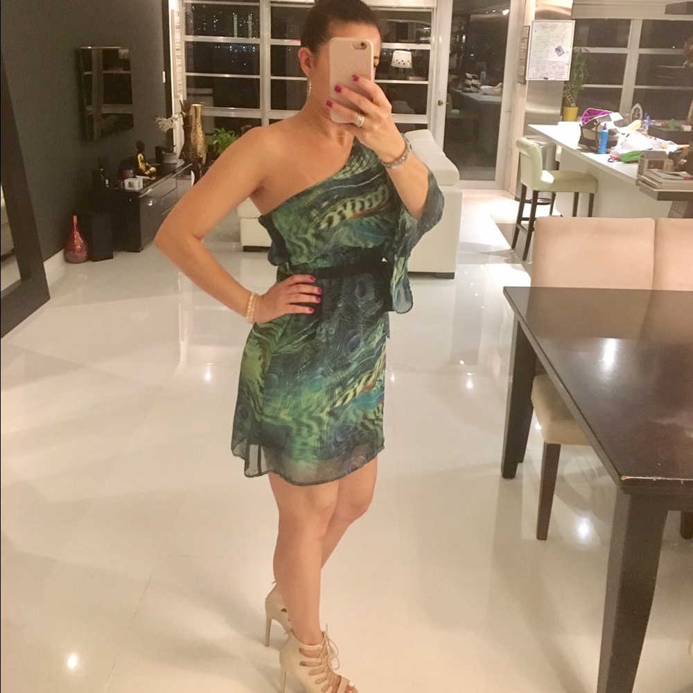 One shoulder dress fits like Med