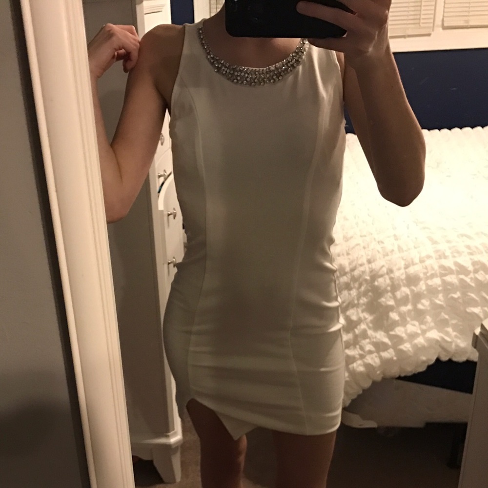 I am selling a dress!