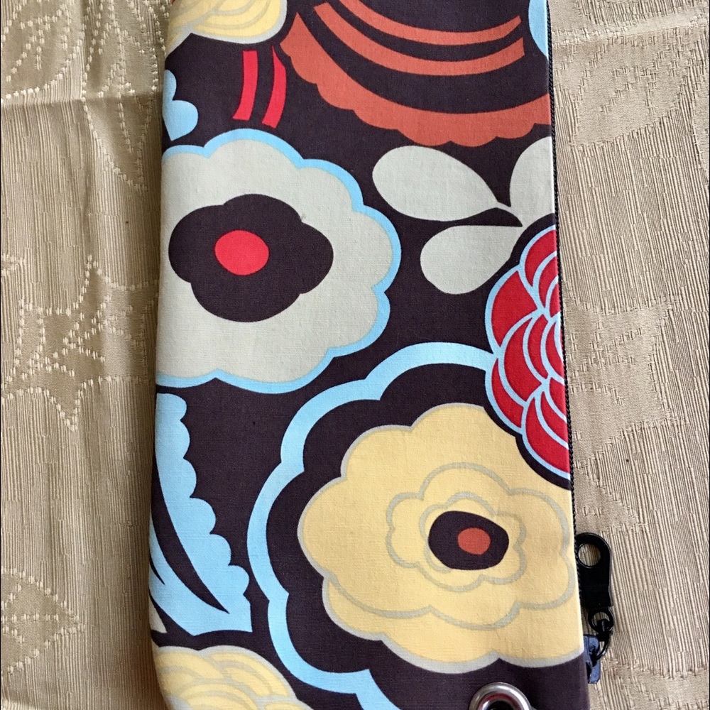 POSH Floral Decorated Wrislet Purse - Picture 2 of 4