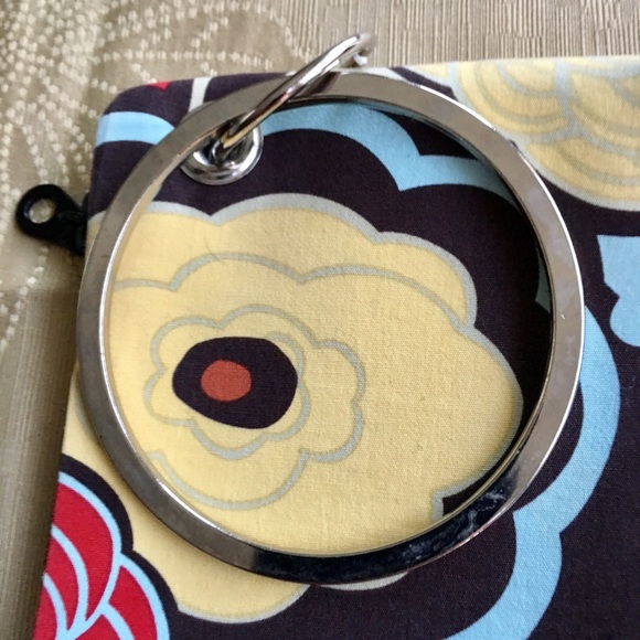 POSH Floral Decorated Wrislet Purse - Picture 3 of 4