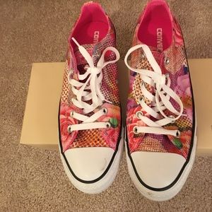 Pink multi print low Converse sneakers