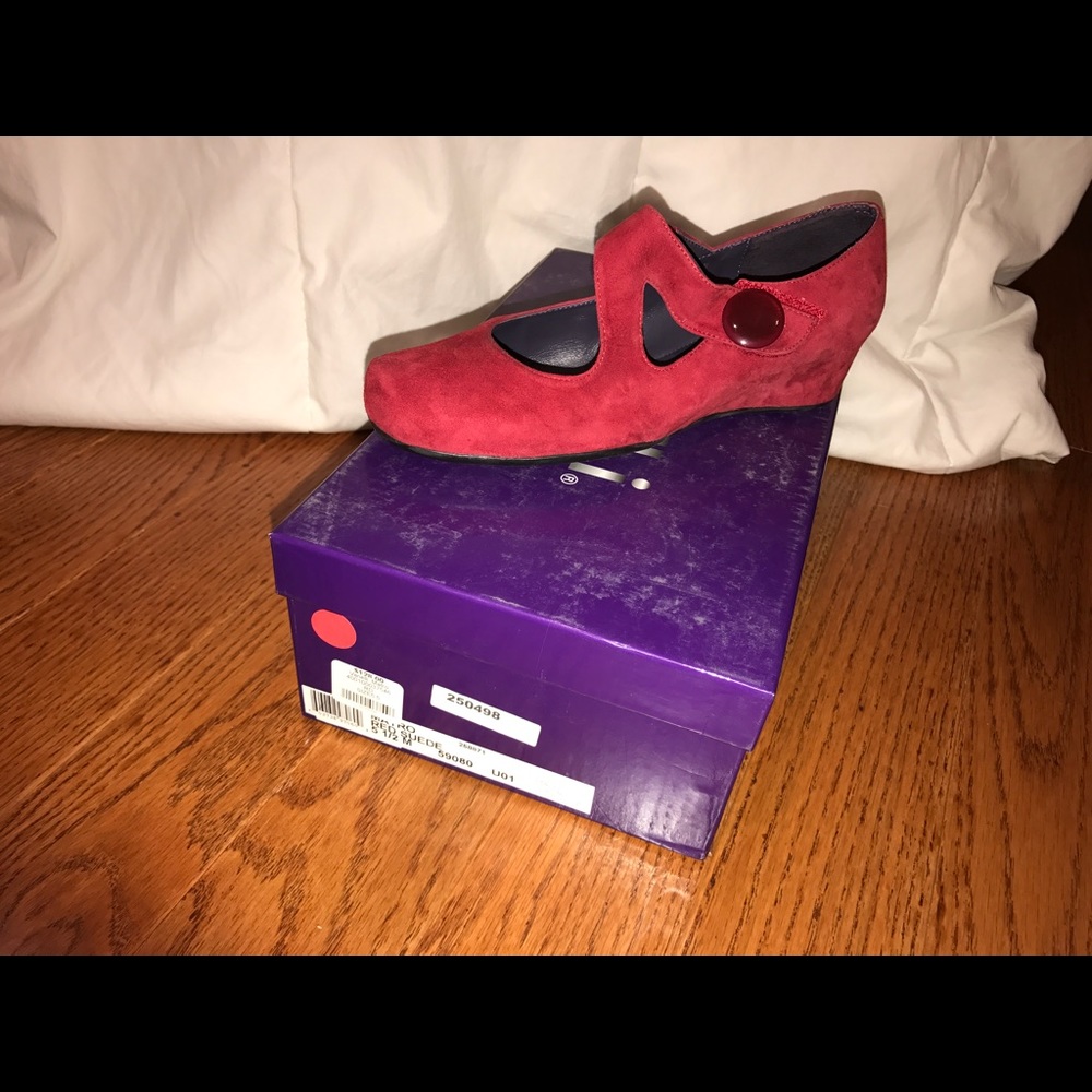 Vanelli raised heel shoe