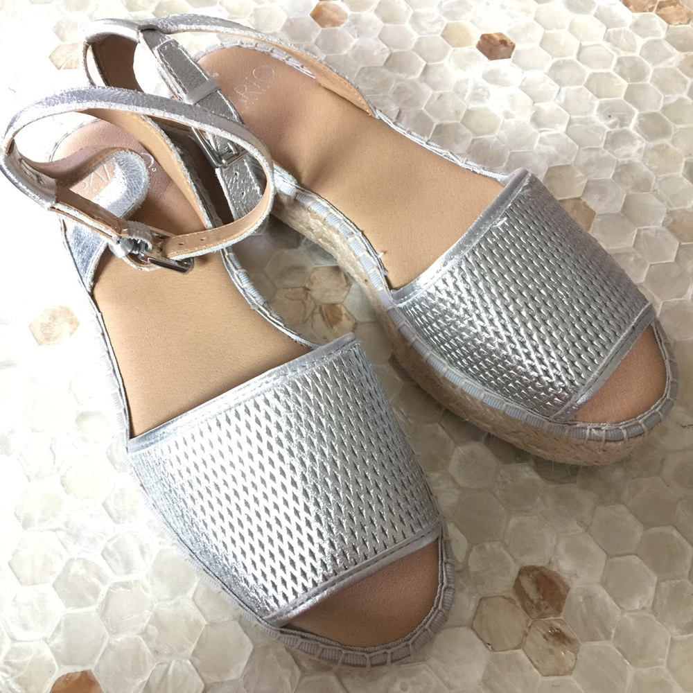 ❌SOLD❌Sarto Franco Sarto Silver leather Sandals - Picture 1 of 5