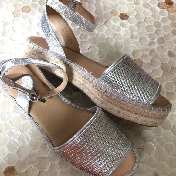 ❌SOLD❌Sarto Franco Sarto Silver leather Sandals - Picture 2 of 5