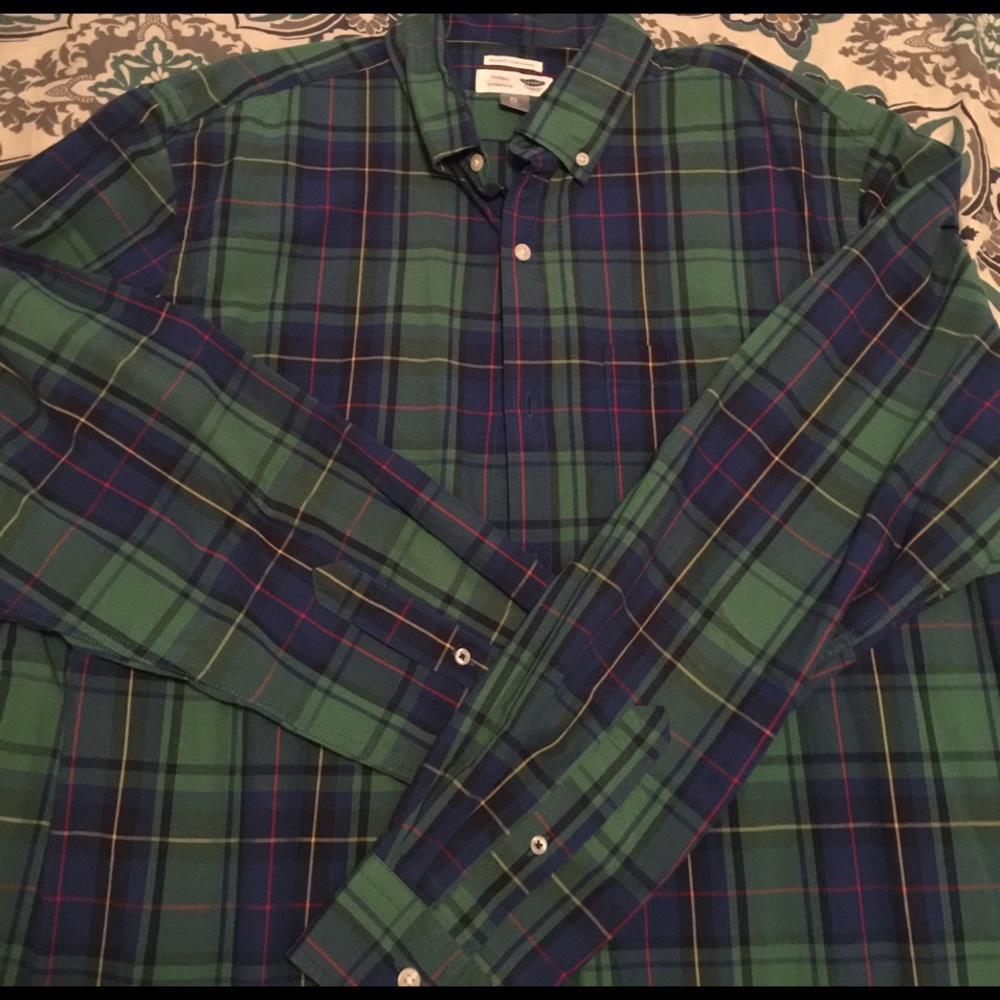 Old Navy Men's Shirt size XL