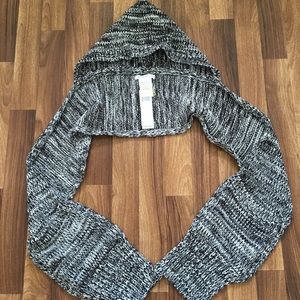 BCBG ✨🆕✨scarf/hoodie combo