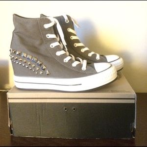 Converse. Womens 8. Charcoal Platform.