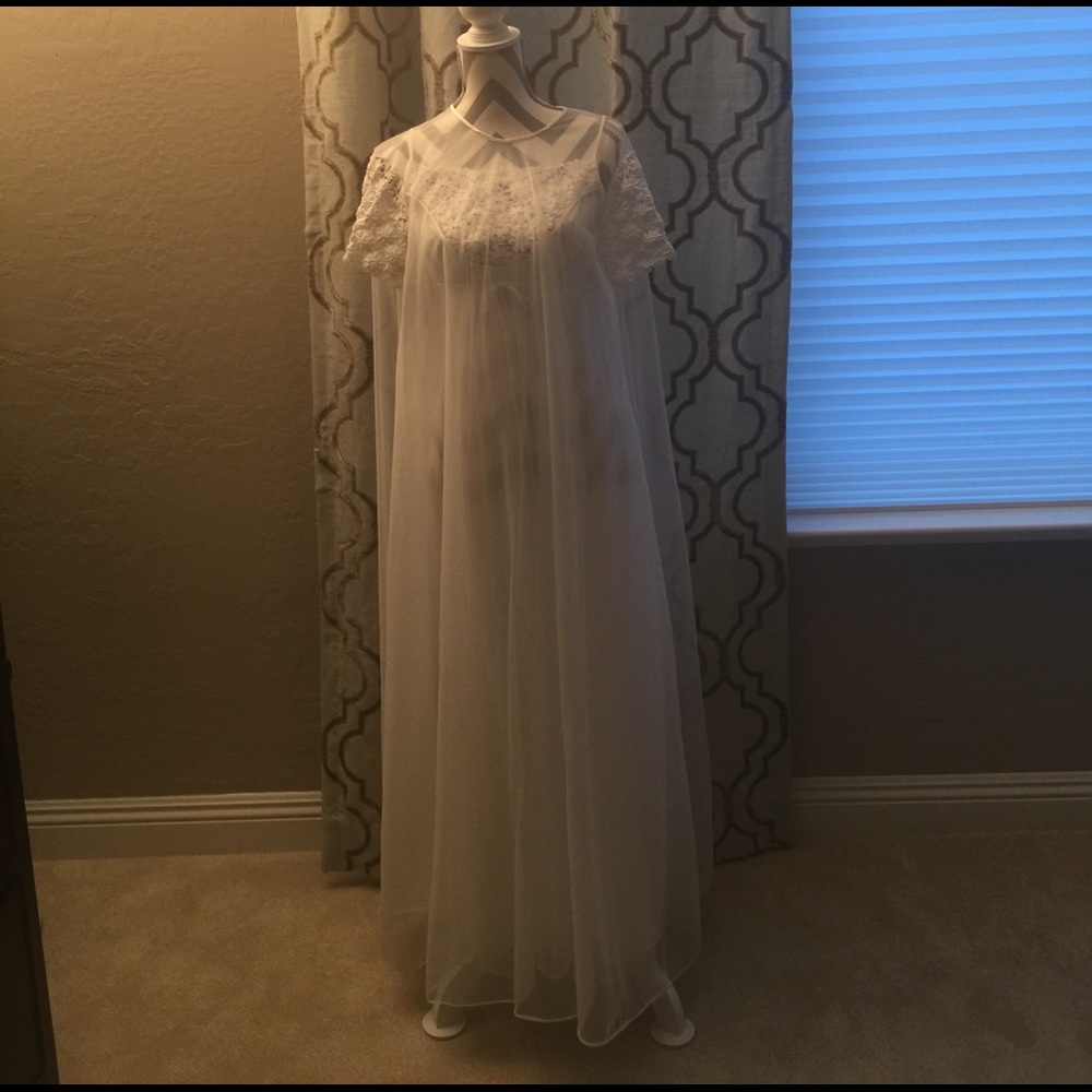 VINTAGE Wedding neglige 2- pc. gown & robe set