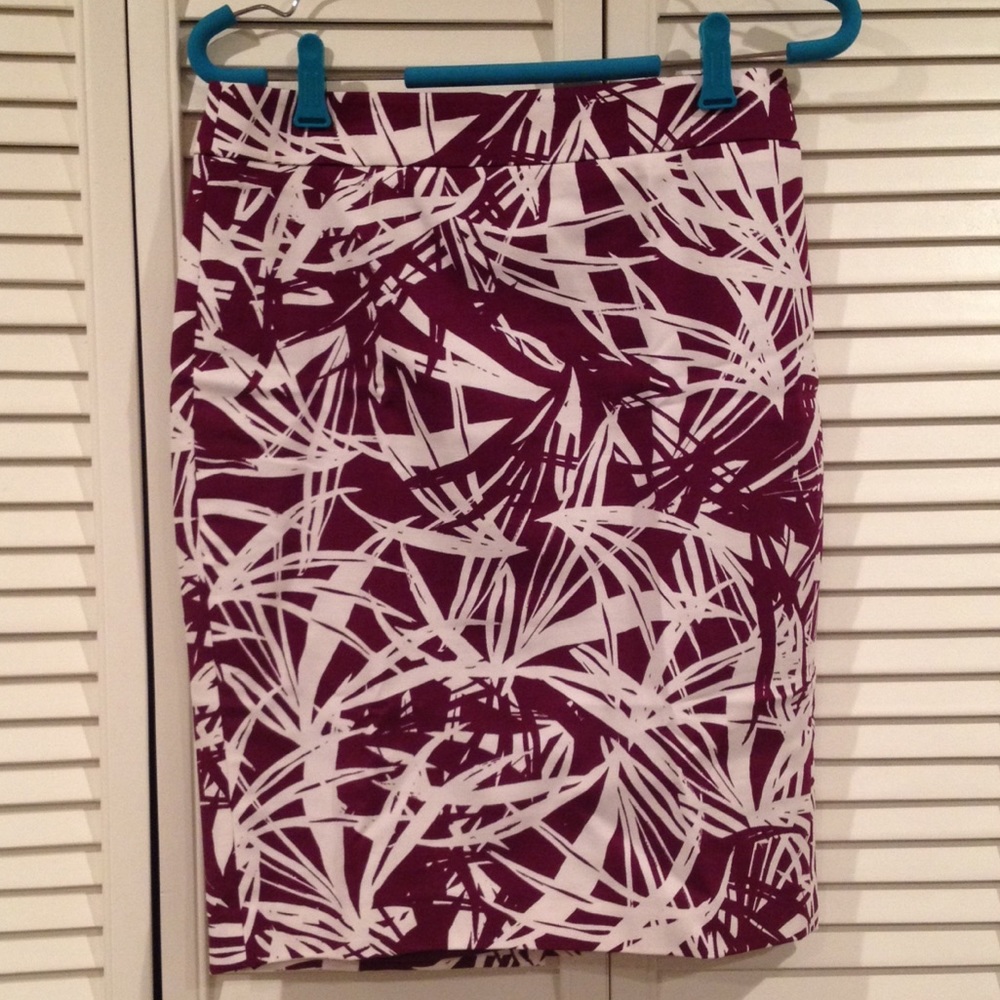 MUST GO! Tropic print LOFT pencil skirt