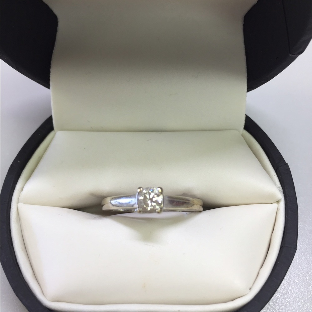 White gold 1/3 carat diamond ring