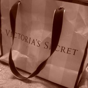 Meet your Posher, Madaline