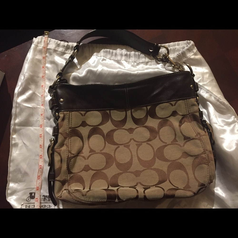 Coach purse in great condition. Color brown