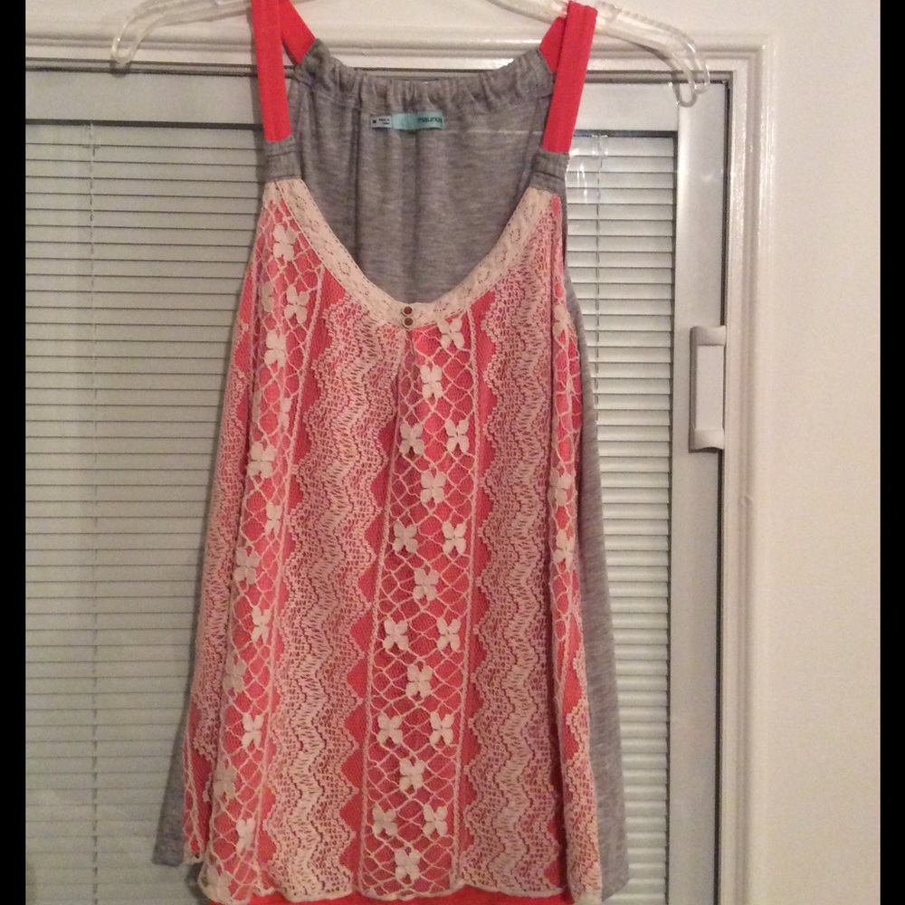 Tank with lace overlay💗