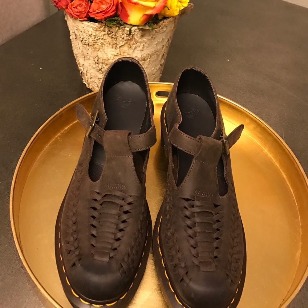 Brown MINDY Dr. Marten Mary Janes. Sz 11