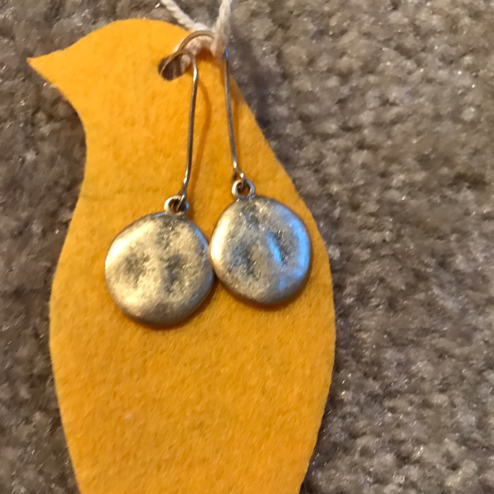 Single drop earrings