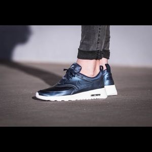 Nike Air Max Thea Metallic SE Sneakers