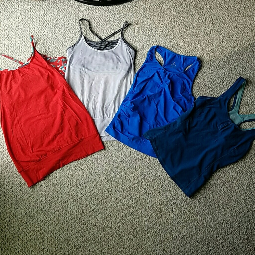 Activewear tops
