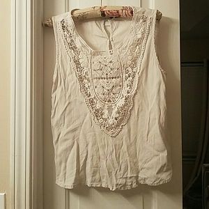 Sleeveless light grey top