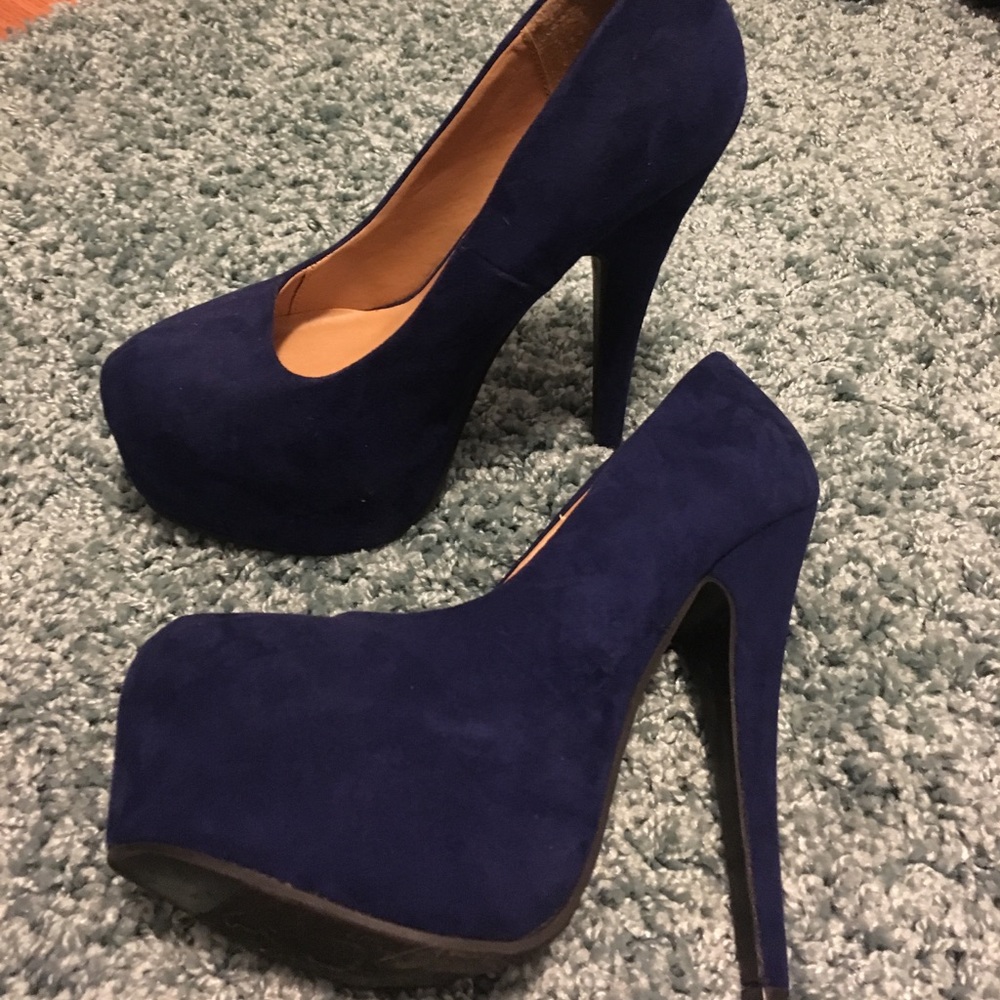 Navy blue pumps