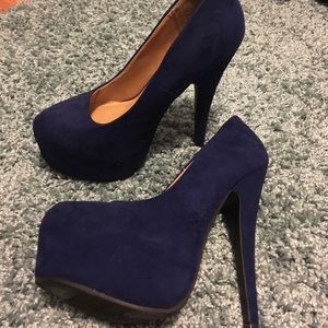 Navy blue pumps