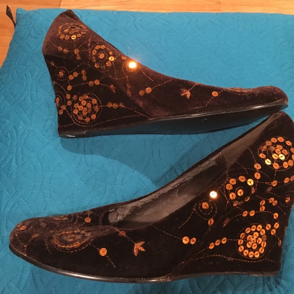 Brown velvet sequined wedges by Wanted, size 10. - Picture 2 of 3