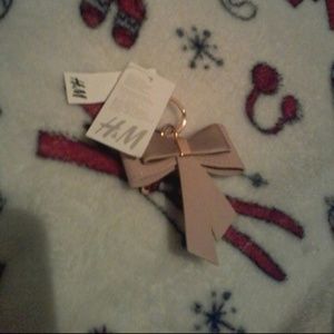 HM bow key chain