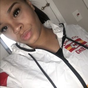 Meet your Posher, Nia