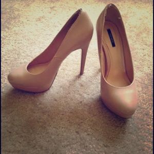 Nude pumps