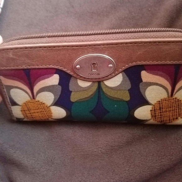 Fossil hand bag and wallet - Picture 2 of 7