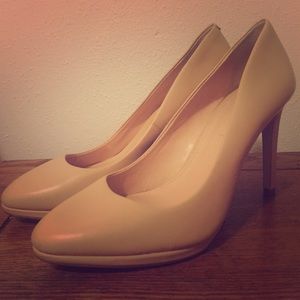 Banana Republic nude heels