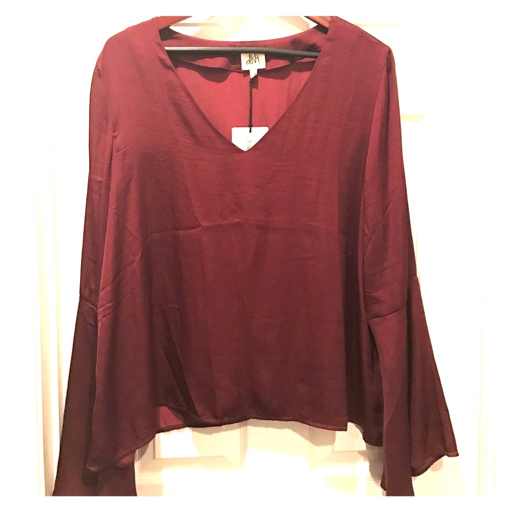 dRA Los Angeles bell sleeve silky blouse, NWT